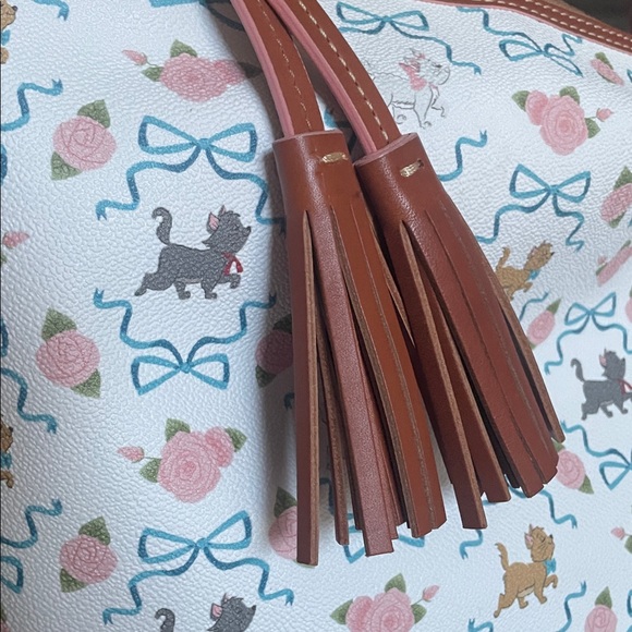 Disney Dooney & Bourke Aristocats Hobo Shoulder Bag - Picture 8 of 9